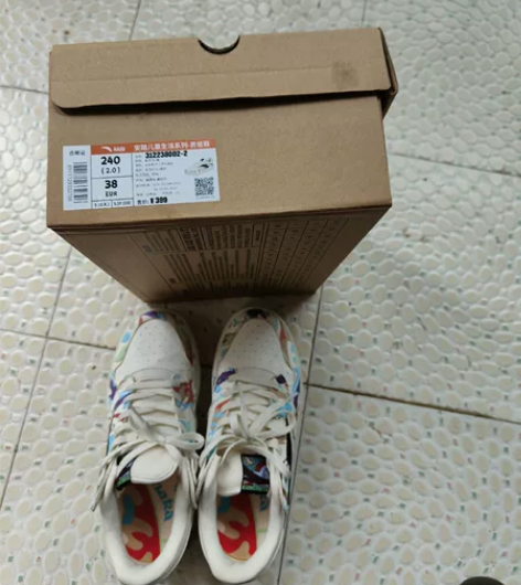 安踏板鞋，暑假在万达399买的，准备开学时...