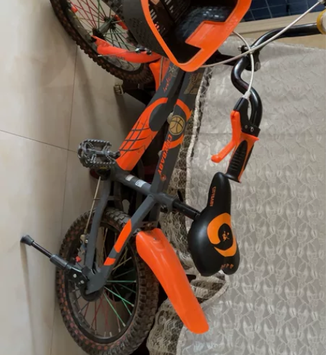 都市贝贝儿童自行车，九成新。 感兴趣的话点...