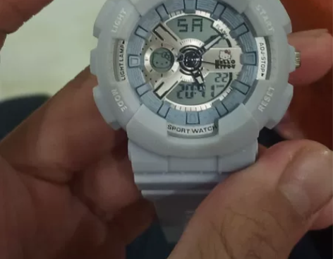 正港手表hello Kitty背面一点污渍...