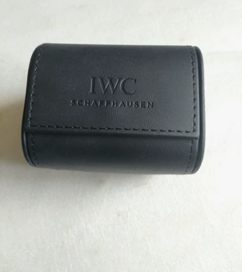 万国手表便携盒 正品 顺丰到付 感兴趣的话...