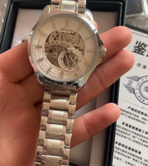 艾浪手表 在得物上买的 有购买记录 有盒子...