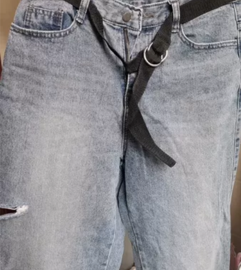 破洞牛仔裤 感兴趣的话点“我想要”和我私聊...