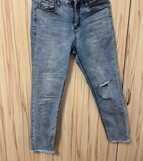 破洞牛仔裤 这款面料真的超级柔软 一整个舒...