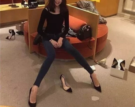 晚晚同款修身显瘦提臀高腰牛仔裤女超弹力小脚...
