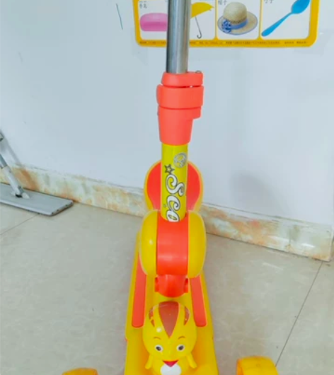 萌鸡儿童滑板车， 可坐可站二合一， 闪亮跑...