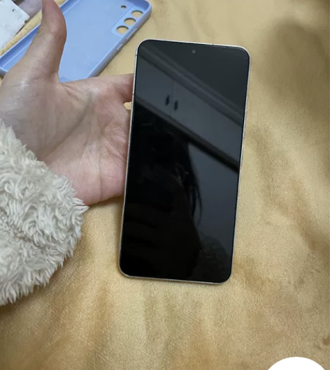 出一部自用的三星s22 256g白色 七月...