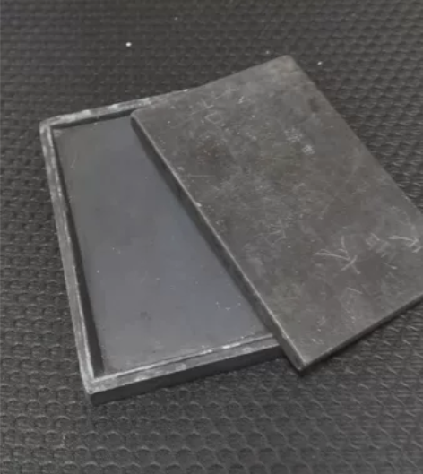 清 歙砚 边有小磕 不影响使用 感兴趣的话...