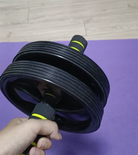 迪卡侬的健腹轮 没有回弹的 很久不用落灰了...