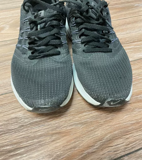 耐克运动鞋，40尺码，男款，专柜正品，不议...
