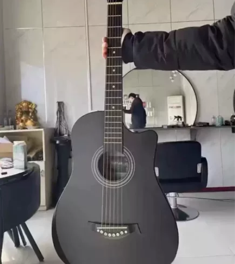 原价1800多的吉他几乎全新吉他便宜出,很...