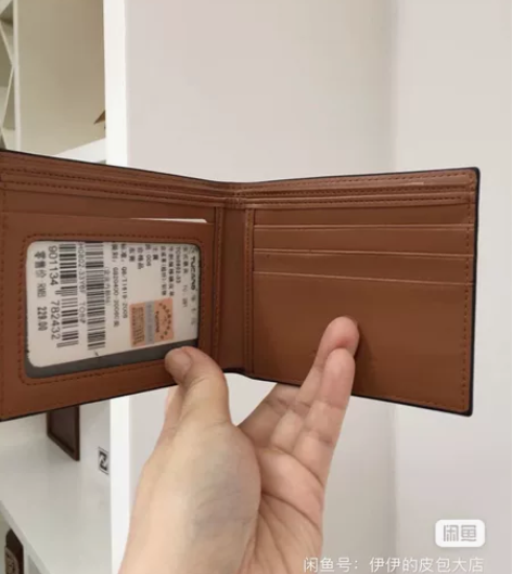 真皮钱包女士黄色两折短款全新便宜出 正品真...