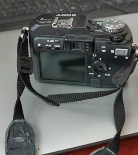 索尼数码相机DSC-V3，功能完好，电池不...