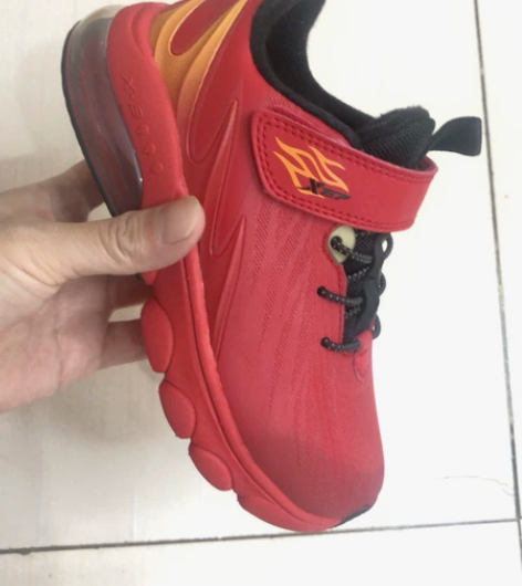 特步皮面秋款鞋29码，没有鞋盒，特价59....