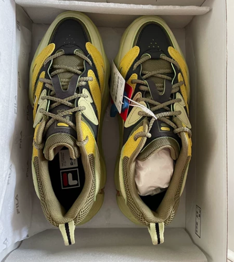 某书中奖，出斐乐et鞋，张艺兴同款，官网8...