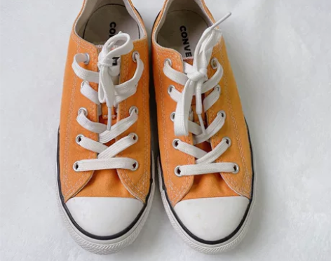 匡威帆布鞋。正品。尺码34。内长21cm。...