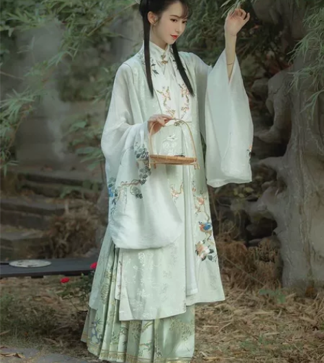 【出/可换】钟灵记天香引 只换汉服，意思是...