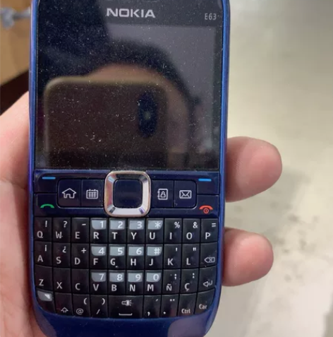 诺基亚E63，单机无附件，品相如图，现在没...