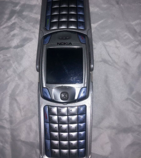 诺基亚手机，没电池了，老古董手机，售出不退...