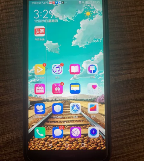 华为畅享 8plus 外壳两角有磕碰,屏幕...