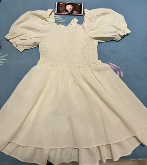 出闲置 奶白色收腰荷叶裙 显瘦 感兴趣的话...