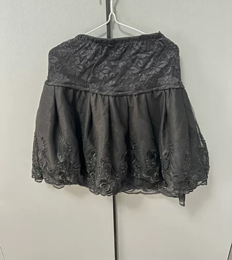 蕾丝边打底百褶裙，四季都可穿 只穿过一次，...