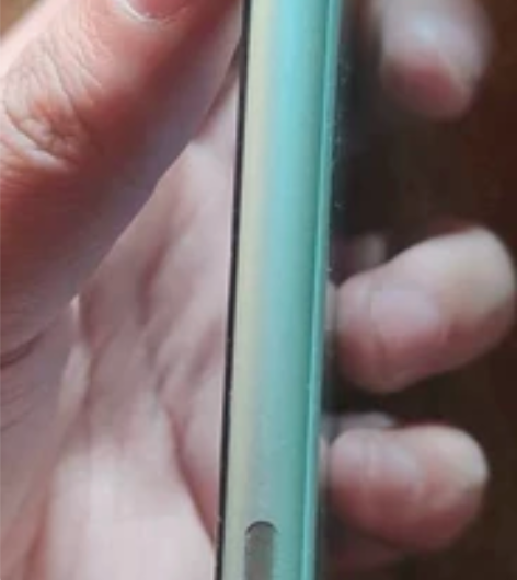 自用的苹果11，后壳上角玻璃被摔破了，电池...