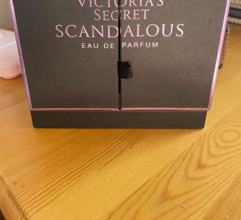 出维秘香水 礼盒里带的 礼盒里有沐浴液 身...