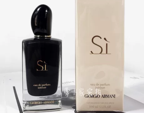 阿玛尼挚爱黑瓶香水100lm，专柜的价格比...