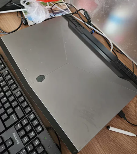 外星人17r4笔记本，cpu7820  显...