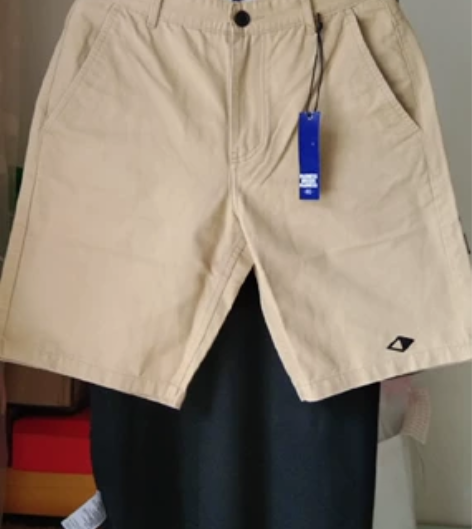 日系卡其色工装短裤，尺码m码。裤子版型正，...