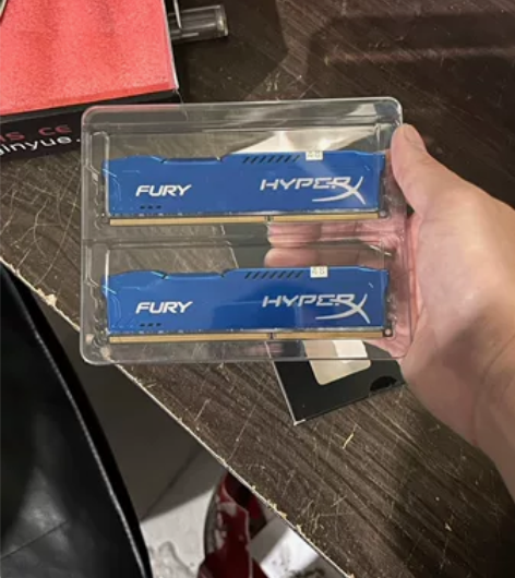 DDR3金士顿内存8×2 单条1600 感...