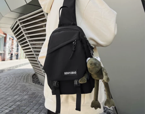 男士胸包日系单肩斜挎包多功能潮牌斜背包小包...