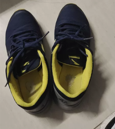 出售安踏42码休闲鞋一双，因码数偏小有点挤...