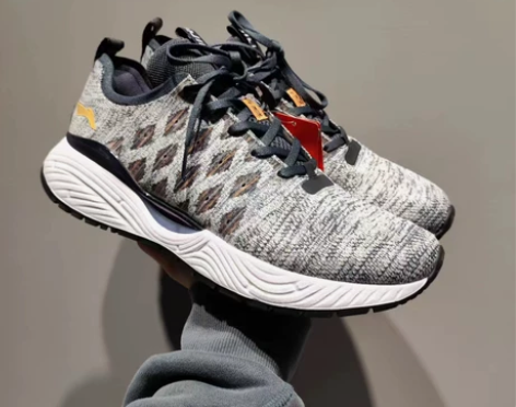 李宁soft一体织 云plus缓震跑鞋 灰...