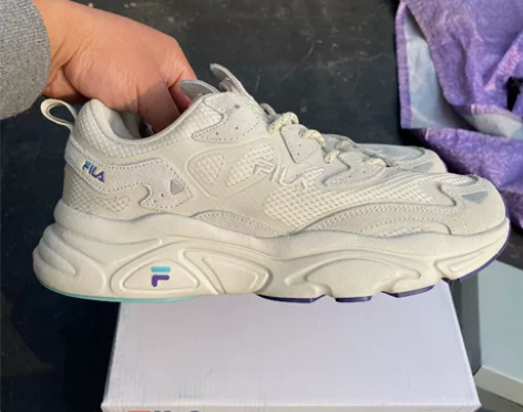 斐乐火星男女款运动鞋，米白色老爹鞋，高品质...