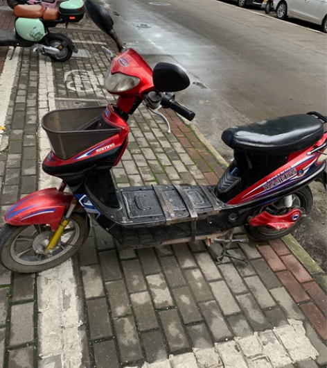 转让自己骑的电动车 四个大电瓶刚换的新的 ...