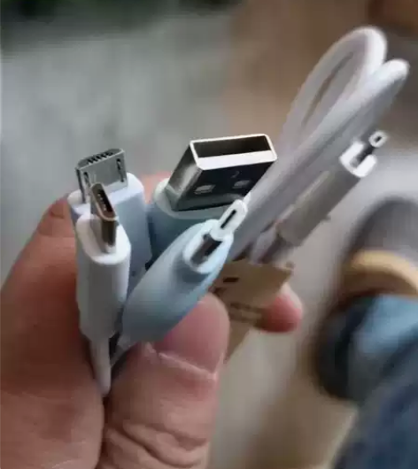 四条安卓数据线，买的有点多了。都没用过。现...