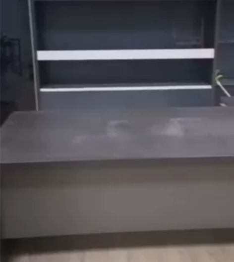 台球桌一套，办公桌书柜一套， 打包出200...