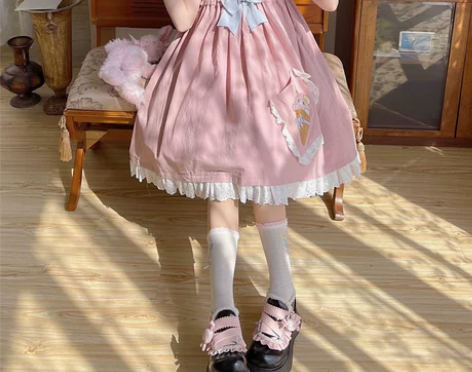 两天发草莓遇上冰淇淋 国中友人帐原创Lol...