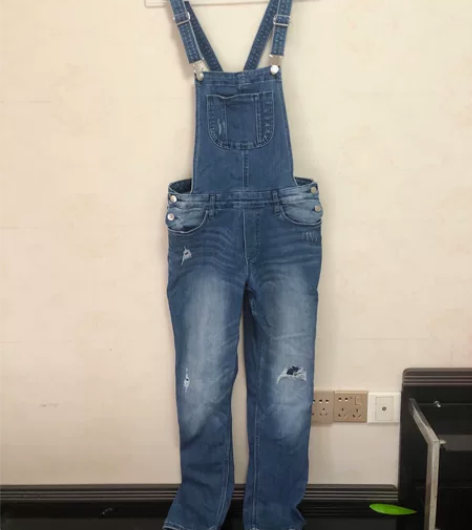 永不过时的背带牛仔裤，建议160以上的美眉...