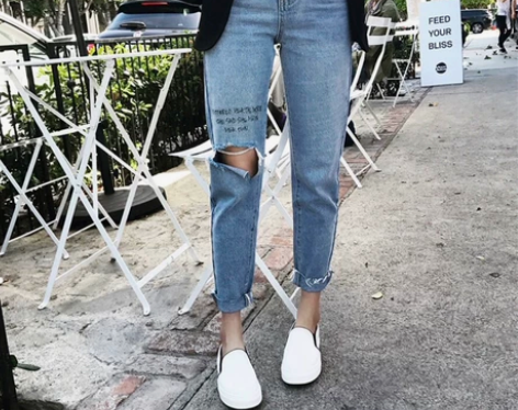 破洞牛仔裤,特别特别显瘦,这个版型真的无敌...