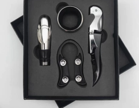 红酒开瓶器套装。全新。含海马刀开瓶器，倒酒...