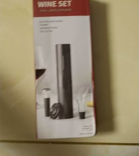 红酒开瓶器，全新的，邮费五元 感兴趣的话点...
