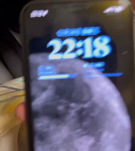 苹果11 64g黑色屏幕无磨损划痕！就侧面...