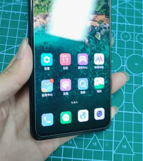 换手机了，出中兴axon30屏下摄像头手机...