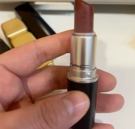 Mac牛血色,用量如图,本人因为喜爱口红。...