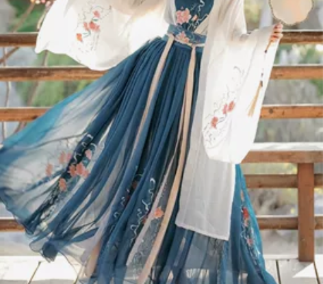 蝉佩家的汉服，仅试穿，买的时候最好在淘宝旗...