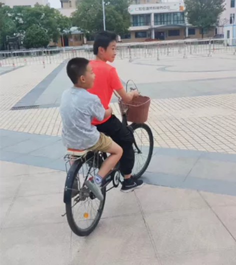 车贝贝自行车,8成新,需自提 地址在仁和政...