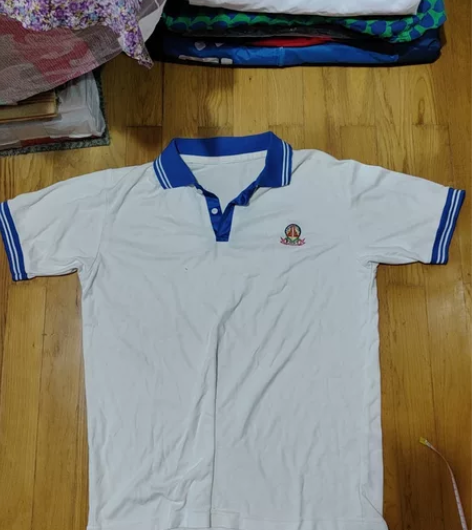62长度，52宽度。校服短袖。 感兴趣的话...