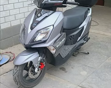 济南铃木uy踏板摩托车，百年纪念版的，21...